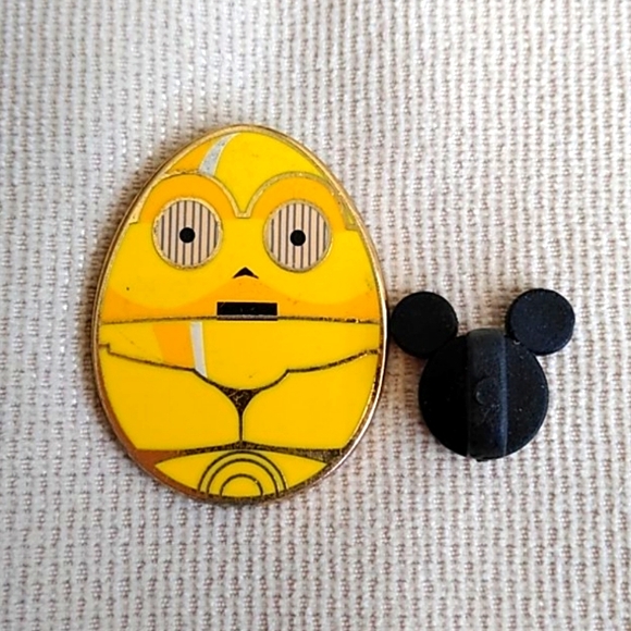 DISNEY & LUCAS FILMS C3PO EGG PIN - Picture 2 of 5